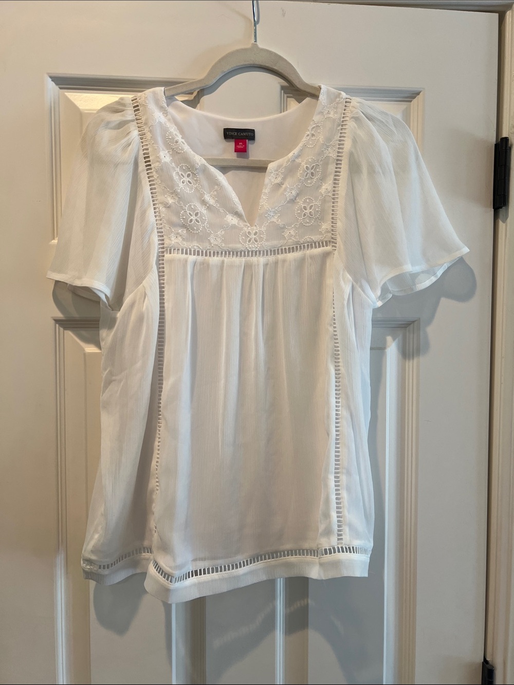 Vince Camuto White Eyelet Crochet Trim Flutter Sleeve Blouse